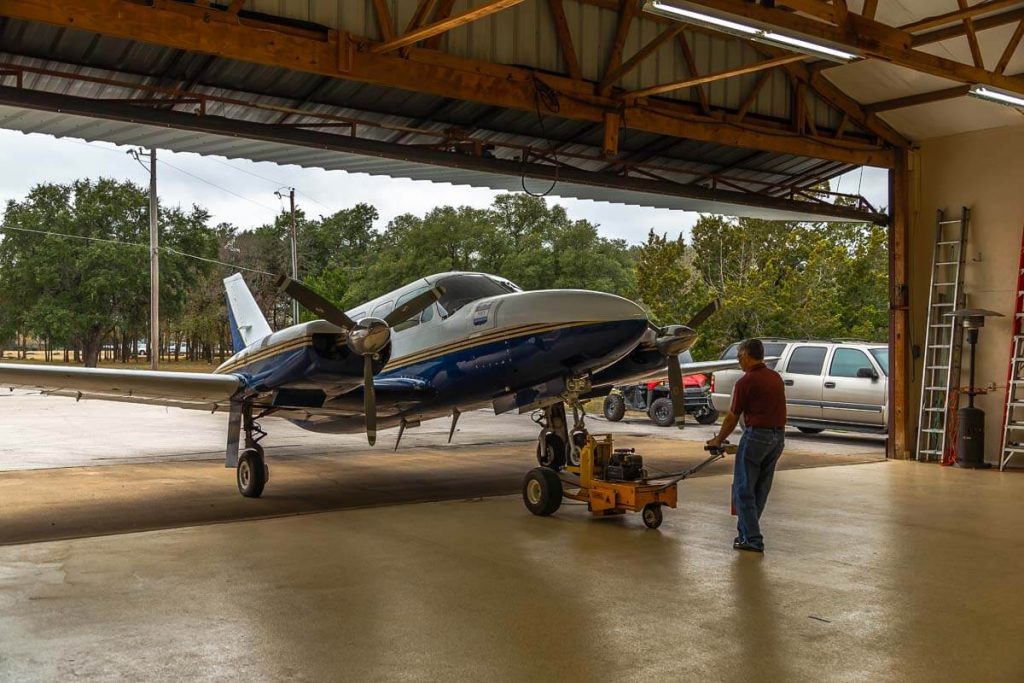 PullingNavajointoHangar