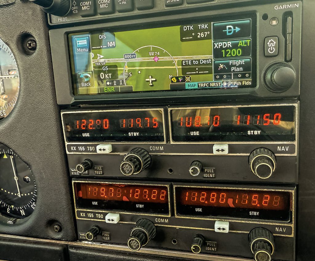 Piper Cherokee 140 panel
