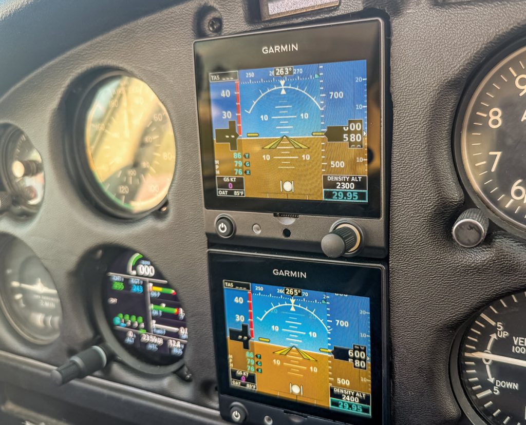 Piper Cherokee 140 panel