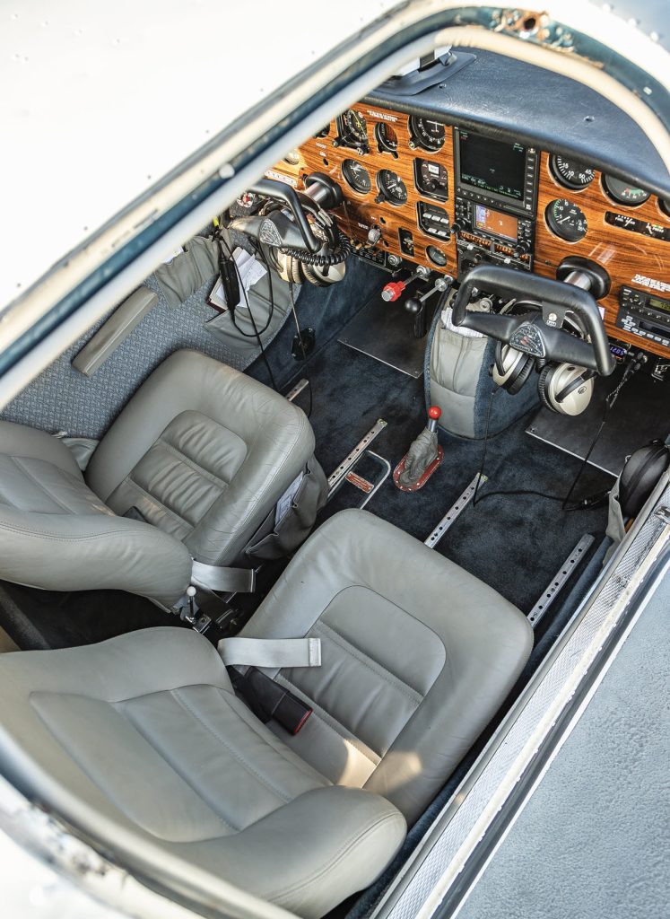 1966 Piper Comanche 260B interior
